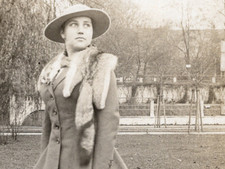 19/1238 AK JUNGE FRAU