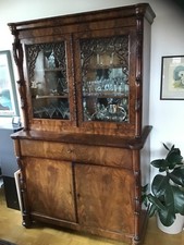 Vitrinenschrank Kirschholz von