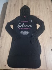 Langärmliges Kleid Mit Kapuze