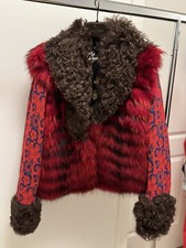 D&G Dolce&Gabbana Jacke Pelz Mourmascki - Lamb Schwarz-Rot -Braun-Blau IT42