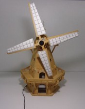 Holzwindmühle motorisiert Solarbetrieben gebraucht