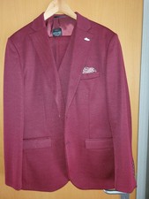 Herrenanzug mit Weste in Rot