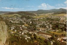 Postkarte :  GEROLSTEIN /Eifel -  Ansicht mit Bahnhof ; ca. 1973