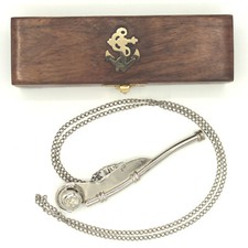 Bootsmannspfeife versilbert mit Kette in edler Holzbox 
