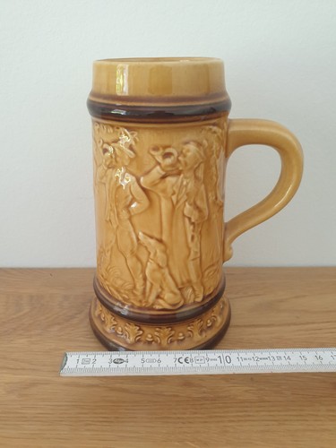 Bierkrug mit verschiedenen