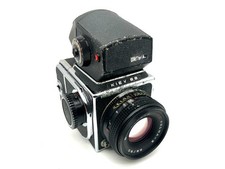 Arsenal Kiev 88 Mittelformatkamera mit Volna-3 2.8/80 MC mit TTL Prisma