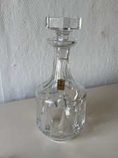 Glaskaraffe aus geschliffenem