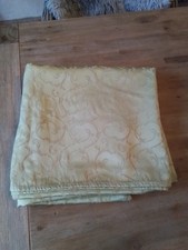 Zartgrüne Tischdecke von