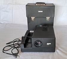 Auflösung.Fundzustand.Sehr alter Revue Diaprojektor 2001--Typ:27160.08-In OVP--
