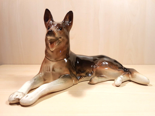 Schäferhund liegend