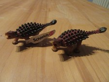 2x Schleich Mini Dinos 14536 Saichamia  in Rot und Grün       Gebraucht!