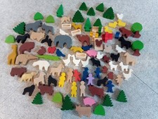 Holzspielzeug Zootiere und Bauernof, Bäume. Wie neu, bunt lasiert.