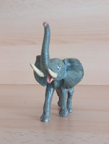 Kleiner hübscher elefant tier - kleiner,