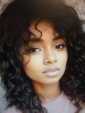 Sexy schwarze lockigige glänzendes Langhaar Perücke NEU