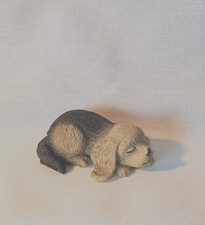 Tierfigur Hund liegend schlafend