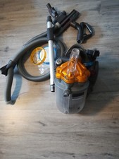 Dyson DC19 Staubsauger mit Zubehör siehe Bilder