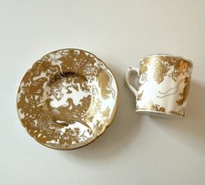 Atemberaubende Royal Crown Derby Gold Aves A.1235 kannelierte Kaffeetasse & Untertasse