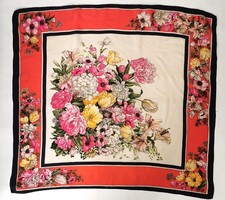 Vintage Seidentuch. Gebraucht in gutem Zustand. 100% Seide. 86cm*82cm