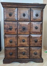 Schrank mit Kästchen für CD