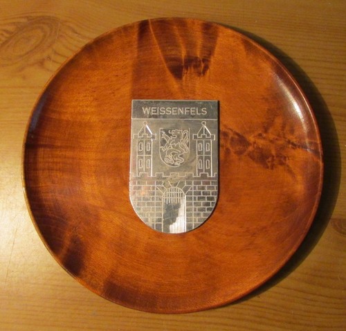 Hölzerner wandteller mit - hölzerner,