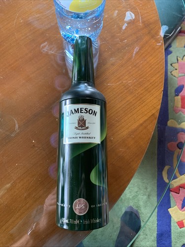 Leere metallflasche jameson - metallflasche,