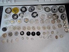 105 sehr alte Glasnöpfe aus