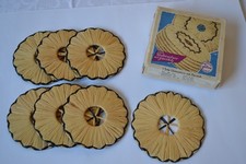 Satz DDR Untersetzer Bast m. Zierstich OVP G. Jähne Löbau Vintage 70er Deko