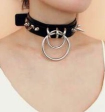 Schwarzes Halsband mit silbernen Nieten und Ringen Punk Gothic Choker, neu