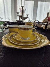 Gelbes Porzellan Geschirr Set