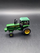 ERTL 1:64 JOHN DEERE