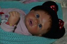 Dynja  in einem Micky Maus Kostüm,  gespendet für die Aktionen 2025