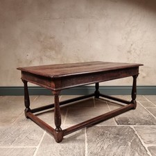 Ein rustikaler couchtisch aus - rustikaler,