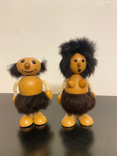 Zwei figuren adam eva - &,