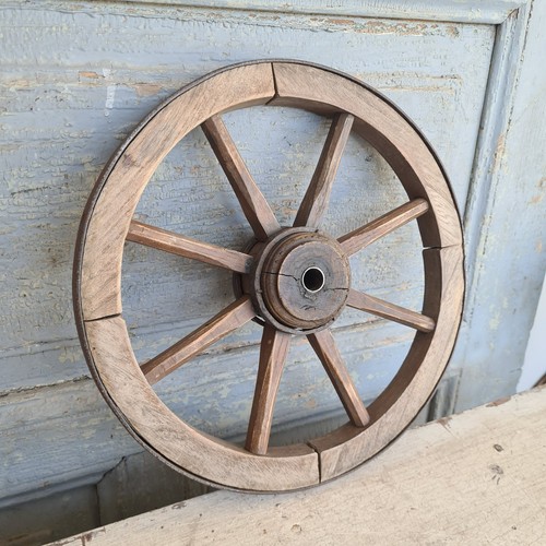C9877 kleines altes wagenrad - kleines,,