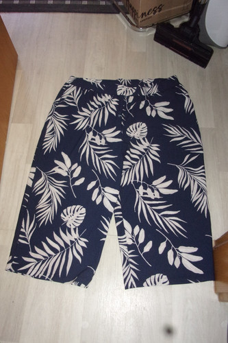 Dunkelbl bunte 8 - 7/8, sommerhose