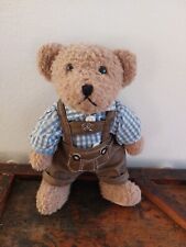 Bayrischer Teddybär mit Lederhose und blau-kariertem Hemd, 23 cm hoch