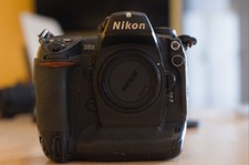 Nikon D2H + Gut (125568)