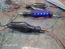 2 x Led Lauflicht Laufeffekt Motorrad Blinker schwarz universal 12V