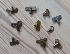10 alte Aufziehschlüssel für Wecker (2)