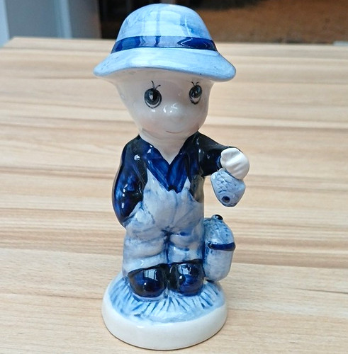 Keramikfigur junge mit hut - keramikfigur,