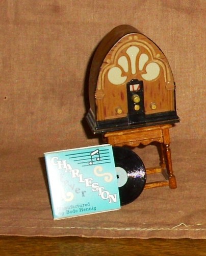 Nostalgisches radio auf hocker - radio,