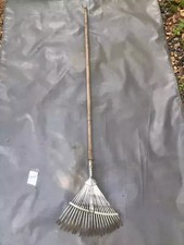 Laubrechen Laubbesen Fächerbesen Rechen Garten