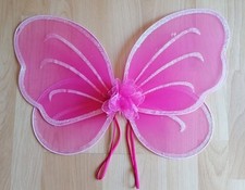 Schmetterlingsflügel werden mittels Armschlaufen 