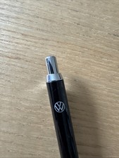 VOLKSWAGEN (VW) •