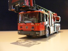 1:43 WIKING aus FEUERWEHR Sammlung Mercedes Benz Econic Metz Drehleiter L32