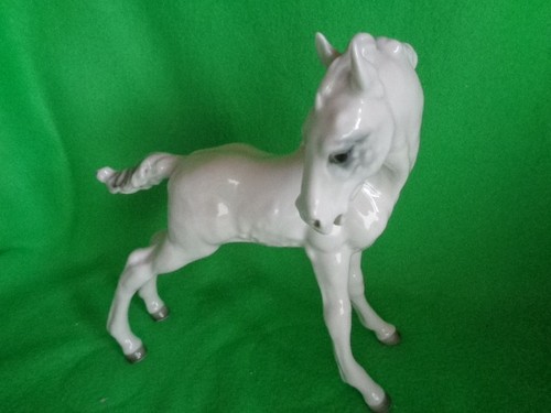 Porzellanfigur pferd fohlen - /,