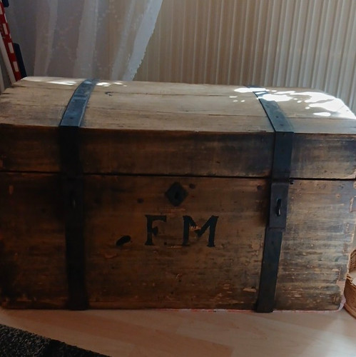 Holzfrachttruhe