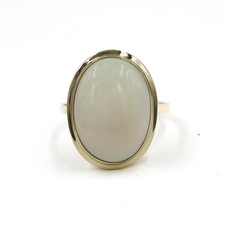 Ring mit Opal Milchopal in 333