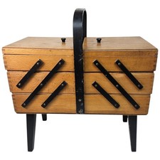 Freischwinger Holz Nähkasten