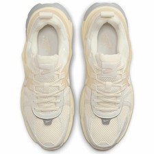 NIKE Damen V2K Run Pale Ivory